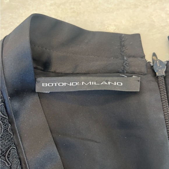 Botondi Milano Lace Dress - Picture 2 of 9